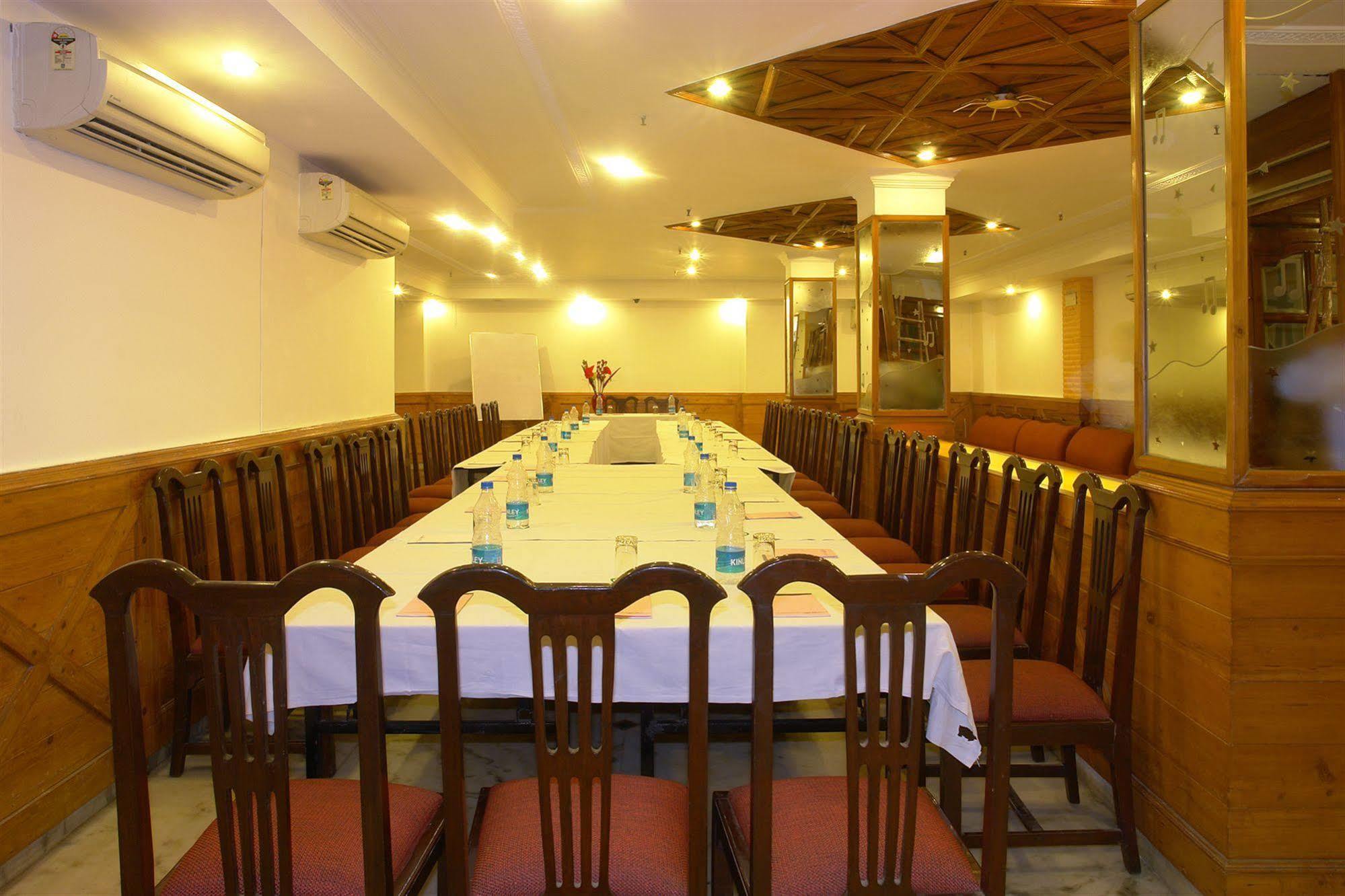 The Crest Inn Delhi  Dış mekan fotoğraf