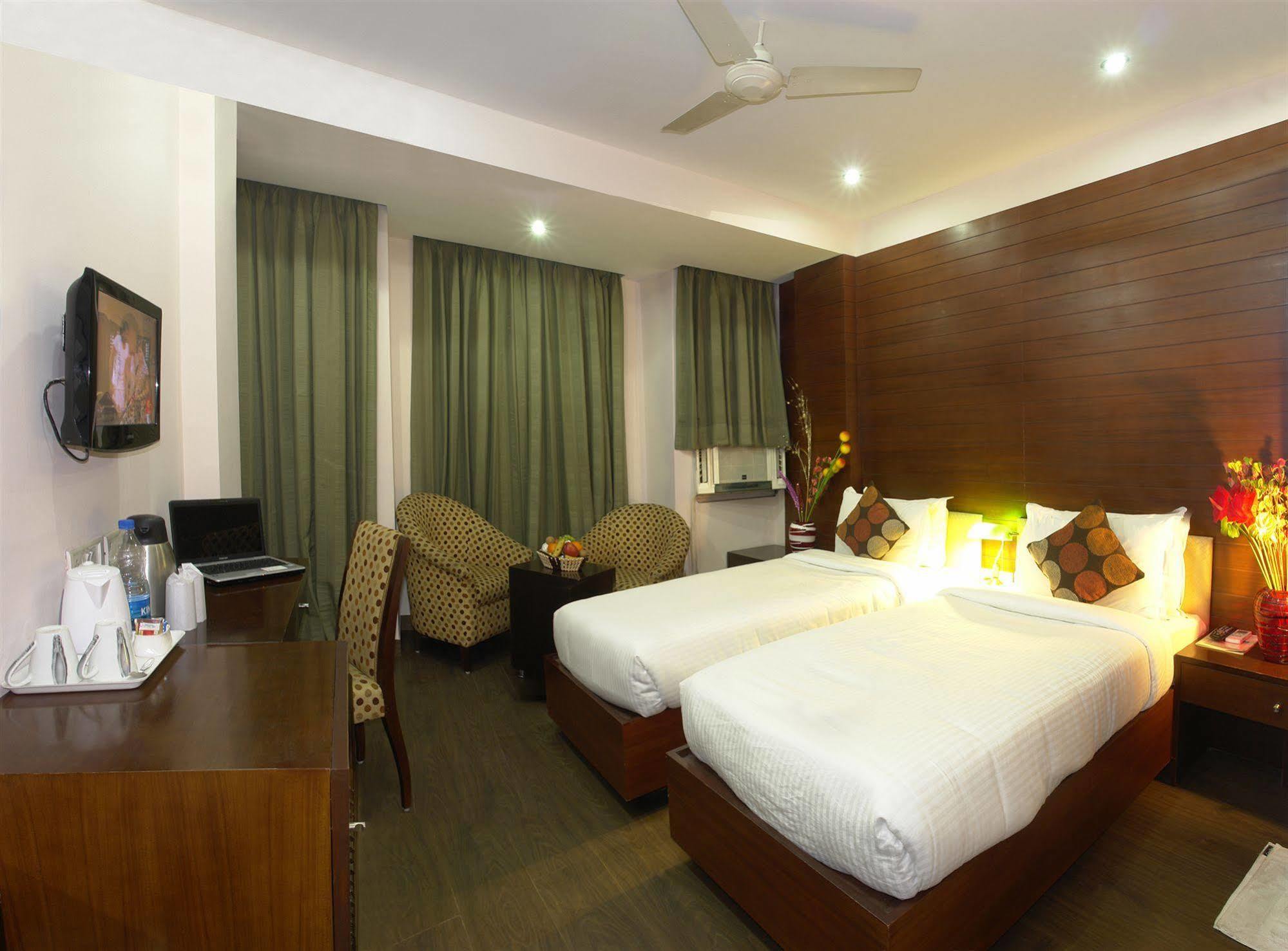 The Crest Inn Delhi  Dış mekan fotoğraf