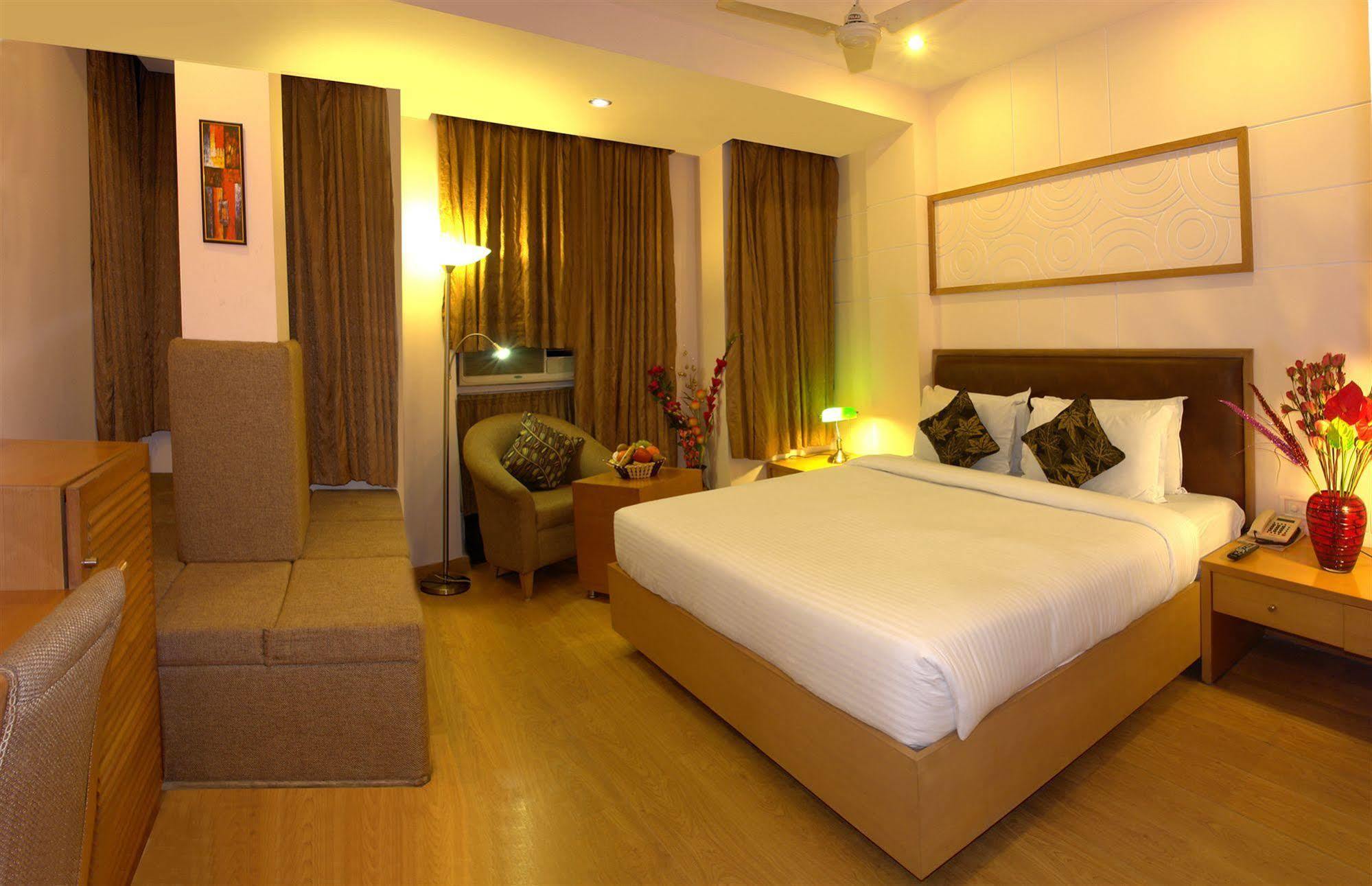 The Crest Inn Delhi  Dış mekan fotoğraf