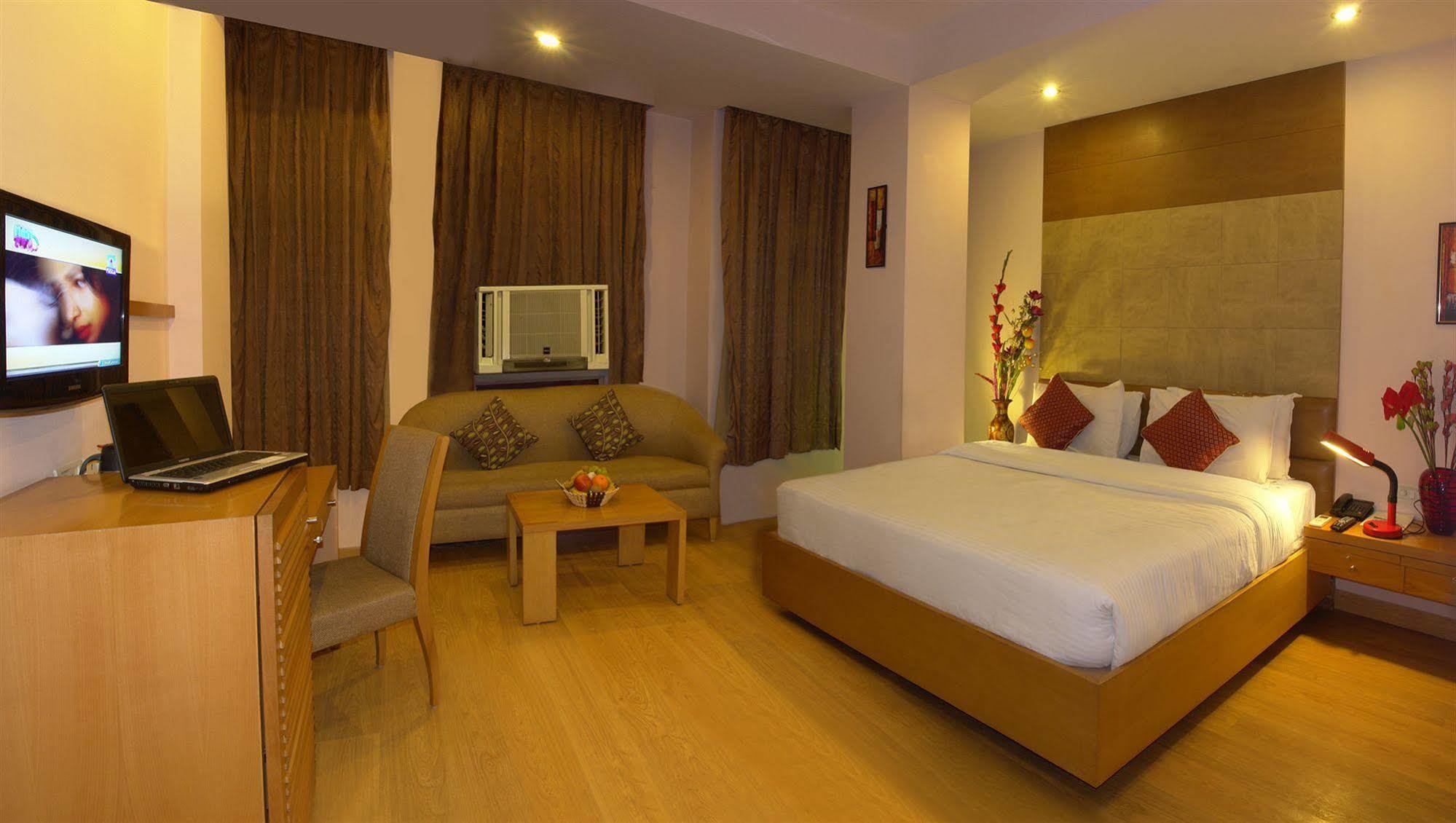 The Crest Inn Delhi  Dış mekan fotoğraf