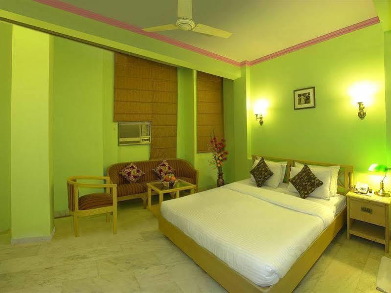 The Crest Inn Delhi  Dış mekan fotoğraf