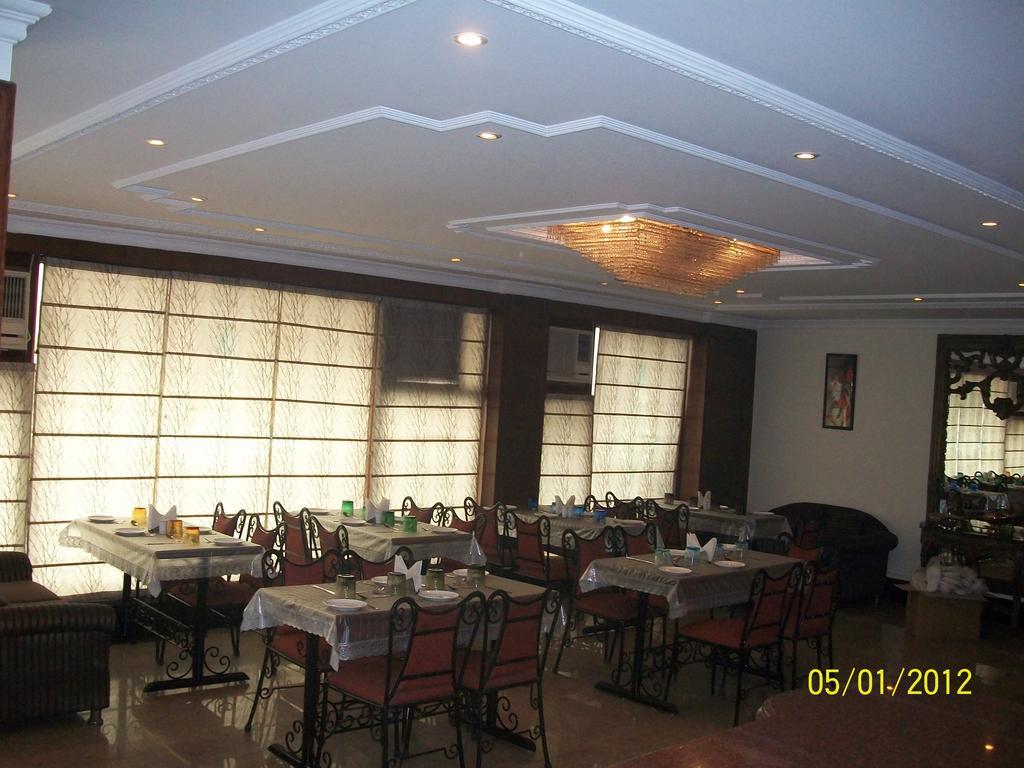 The Crest Inn Delhi  Dış mekan fotoğraf
